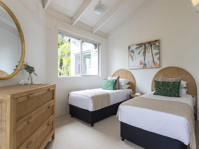 2, Beachside 2-Bed House with Pool, Courtyard BBQ, Noosa - Sunshine-Peregian