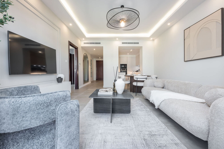 Room 5, Luxury 2BR Apartment With Full Burj Khalifa View 2-min Walk to Dubai Mall, Dubai