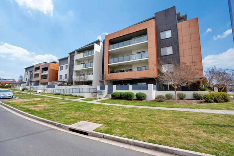 Exterior 2, Ground Level 1-bed: Courtyard & Alfresco Dining, Canberra