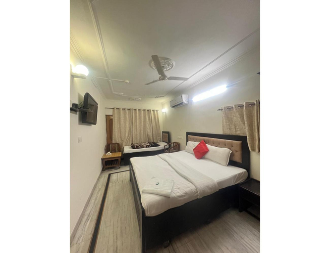 Bedroom 4, Hotel Majestic, Chandigarh