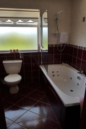 Bathroom, Riverwalk House