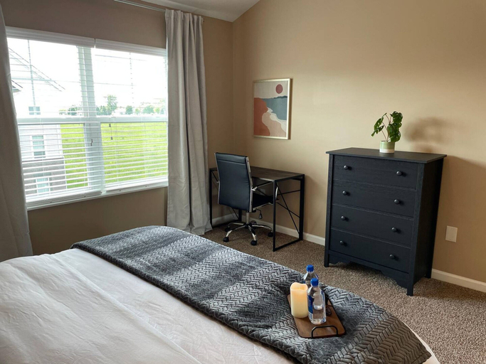 Room 4, Cozy Dublin Penthouse 2BR W D Wifi, Franklin