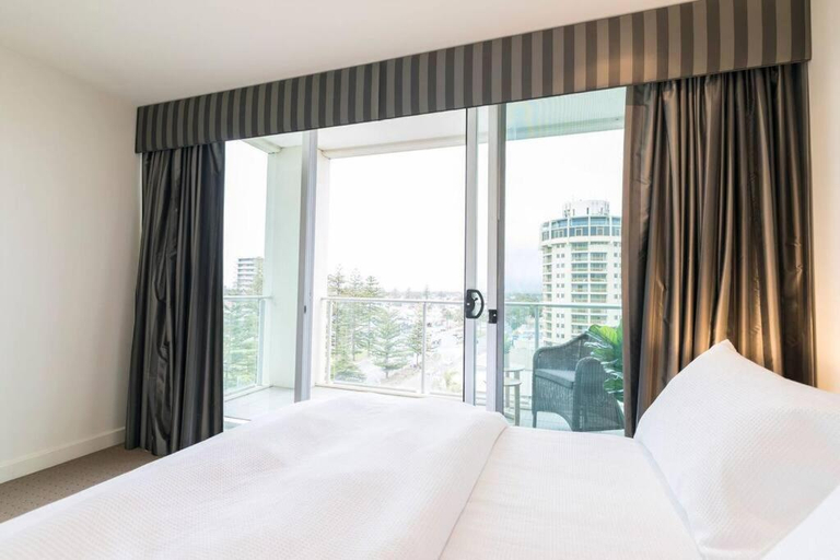 Bedroom 3, Oaks Glenelg Liberty Suites, Adelaide