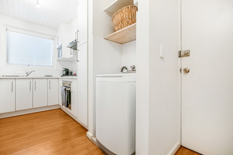 Bathroom 5, Bright & Airy Adelaide Retreat With Courtyard, Adelaide