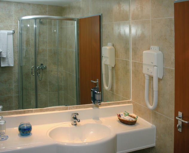 Bathroom 5, Hotel Marina Palace, Affiliated by Meliá, Nesebar