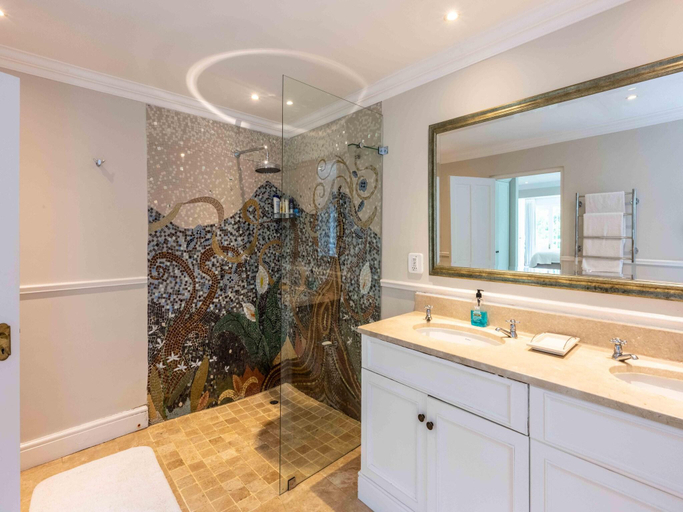 4, Unique Villa with pool and tennis court, City of Cape Town
