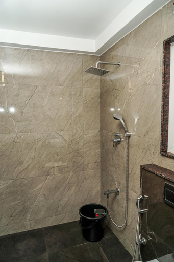 Bathroom 4, Trident, The Nilgiris