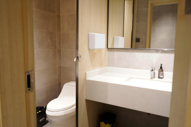 Bathroom 3, Ibis Shanghai Hongqiao Hub Qibao, Shanghai