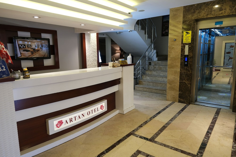 Others, Artan Otel, Merkez