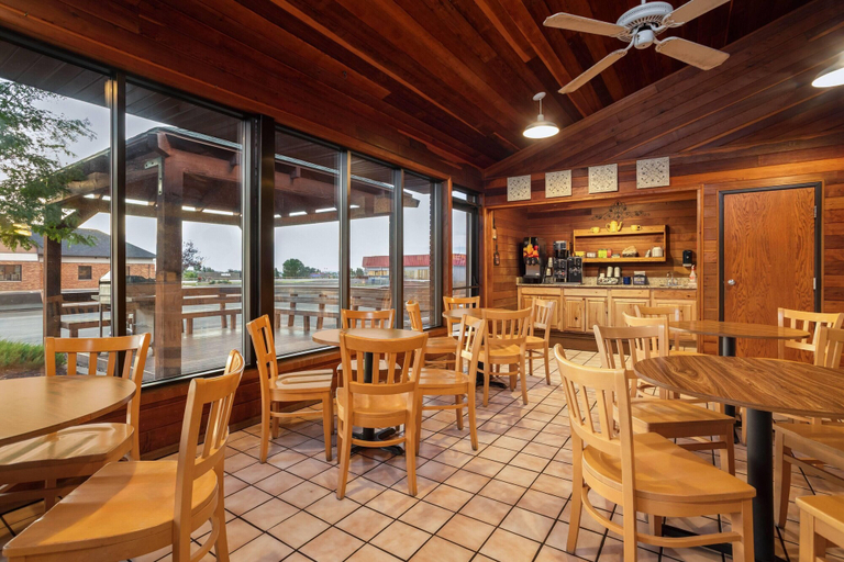 Food & Drinks 5, Days Inn by Wyndham Spearfish, Lawrence