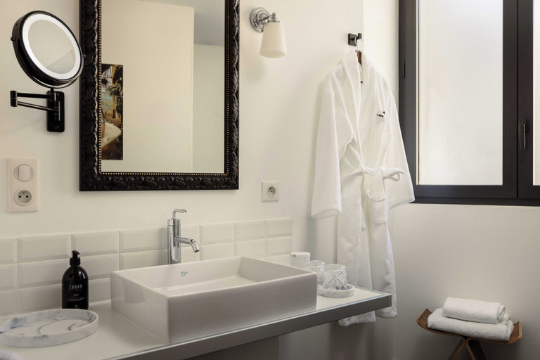Bathroom 4, Markus, Maine-et-Loire
