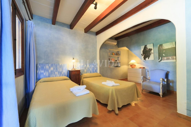 Room 4, Can Coste by Vida Villas Private Pool Mountain Views Walk to Town, Baleares