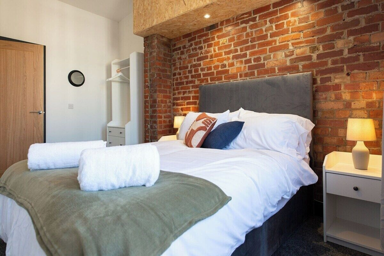 Exterior 2, Luxury 2 Bedroom & 2 Bathroom Central Flat, Swansea
