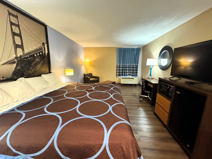 Bedroom 3, Super 8 by Wyndham Booneville, Prentiss