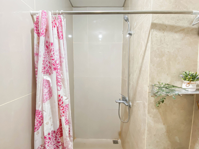 Bathroom 2, Good Place And Spacious Studio Transpark Cibubur Apartment, Depok