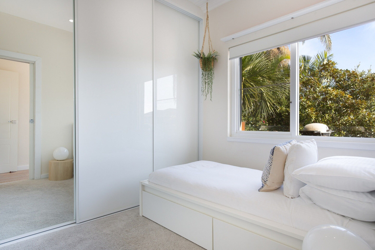 Room 4, Idyllic 4-bed Home With Alfresco Area Near Beach, Sydney