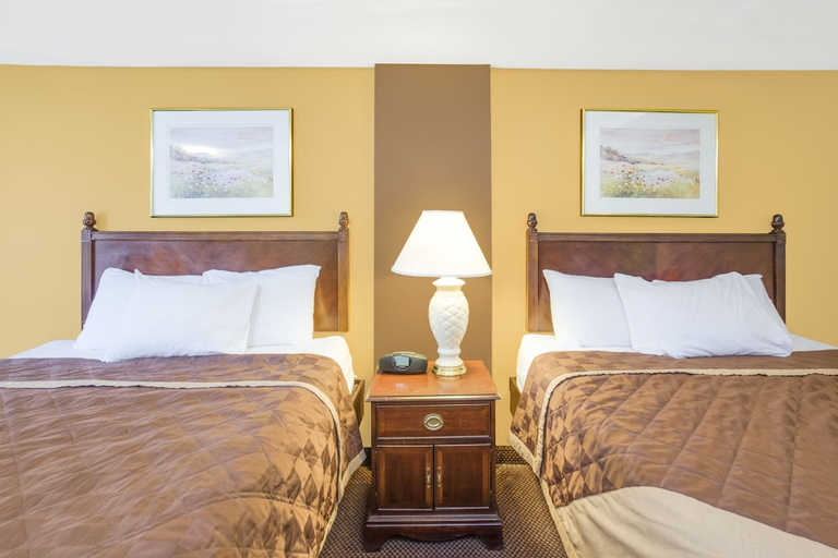 Bedroom 2, Rodeway Inn & Suites Saginaw I-675, Saginaw