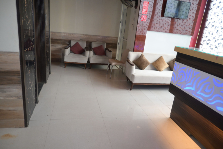 Front of property 4, Hotel Royal Residency, Palghar