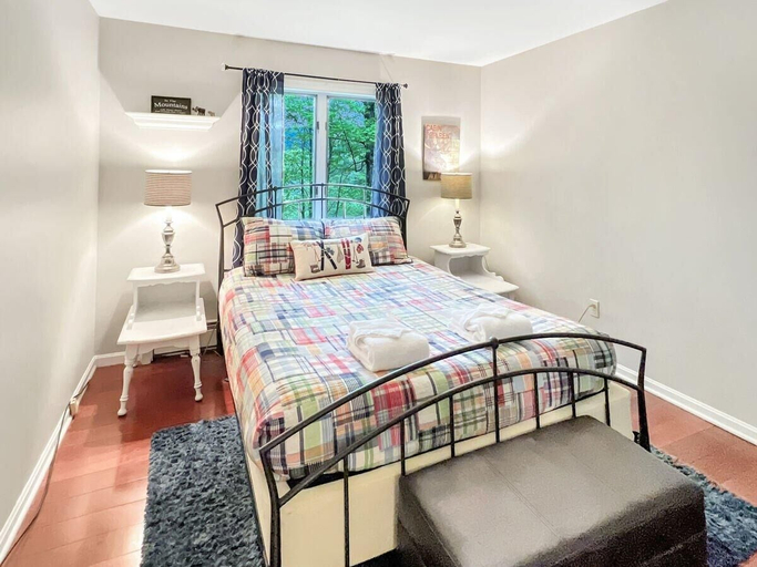Room 5, Sugar Hollow in Chittenden, Rutland