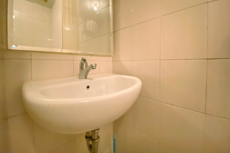 Bathroom 4, Best And Homey Studio At Signature Park Grande Apartment, Jakarta Timur