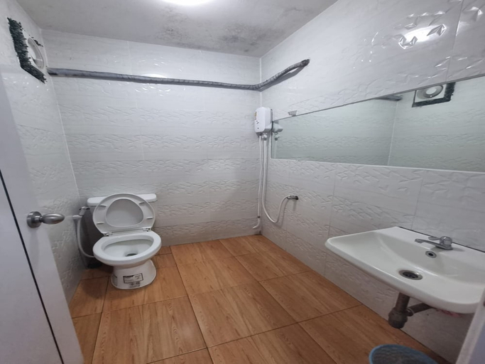 Bathroom 3, pp resort suwinthawong , Min Buri
