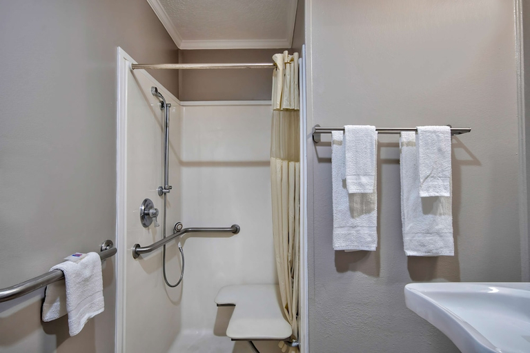 Bathroom 3, Motel6 Stafford, TX – SW Houston - Sugarland, Fort Bend