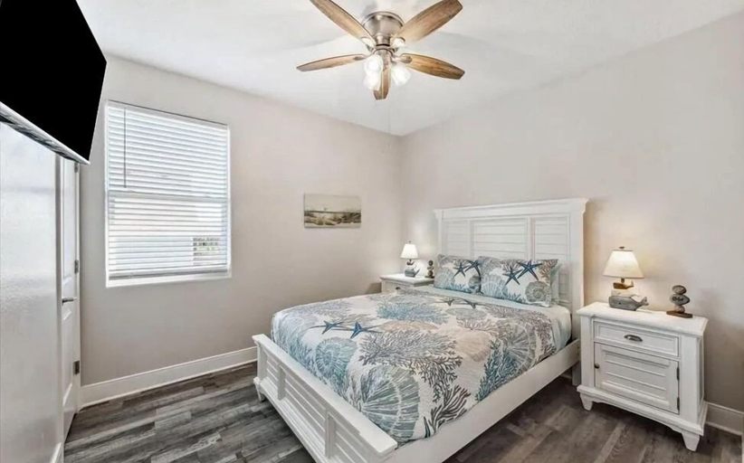 Room 3, Sunrise 4 Bedroom Home, Galveston