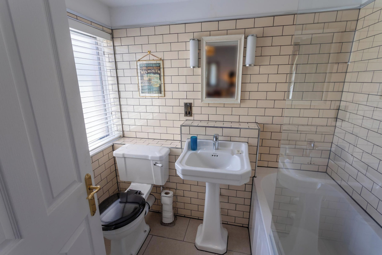 Bathroom 3, The Smugglers Inn, Dorset