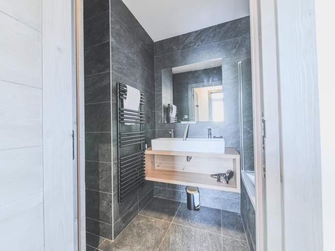 Bathroom 2, Apartment in Plan Peisey Near Paradiski Slopes, Savoie