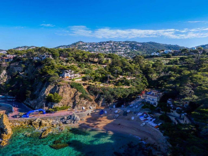 3, Villa in Costa Brava with Private Pool, Girona