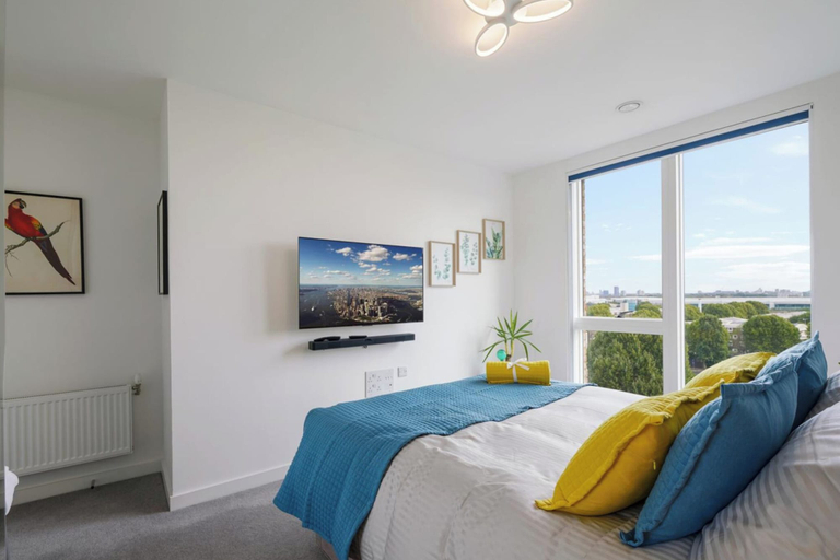 Bedroom 2, Skyline View 1 Bed Apartment Sleeps 2 - Balcony, London