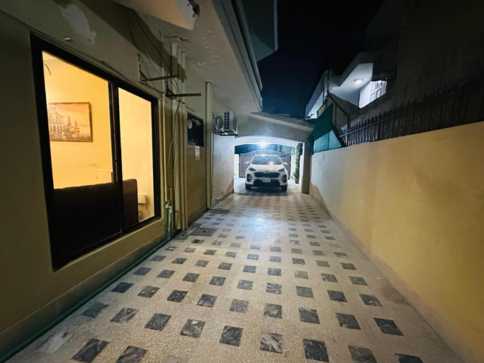 Parking lot, Travel Lodge Islamabad, Islamabad