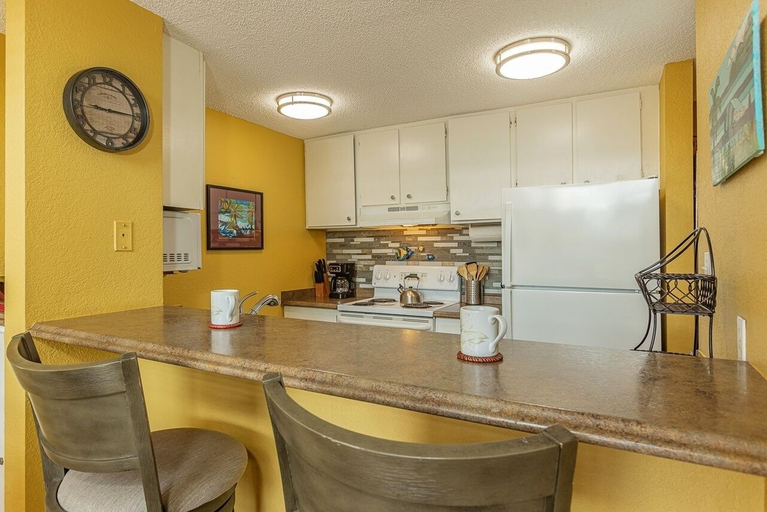 Food & Drinks, Kihei Garden Estates G204 2 Bedroom Condo, Maui
