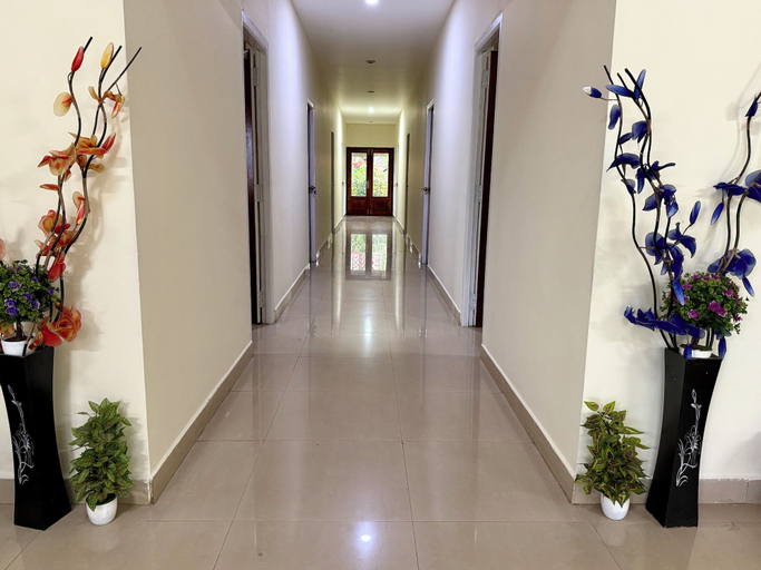 Others 5, Nilgiris Inn, The Nilgiris