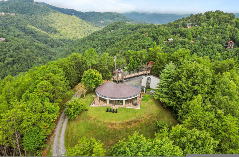 Room 3, Belltop Architectural Wonder on Private Mountain, Sevier