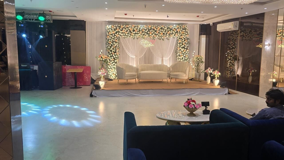 Lobby sitting area 2, Hotel Amber Inn, Kaushambi