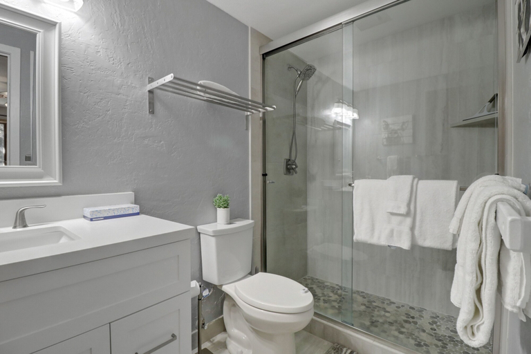 Bathroom 3, 107 Woodbridge 2 Bedroom Condo by RedAwning, Summit