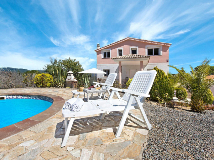 Sport & Beauty 4, Villa in Lloret de Mar with Private Pool, Girona