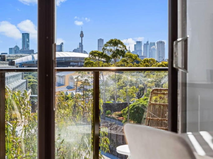 Others 5, Prime Location 2-Bed Apartment with Parking, Sydney
