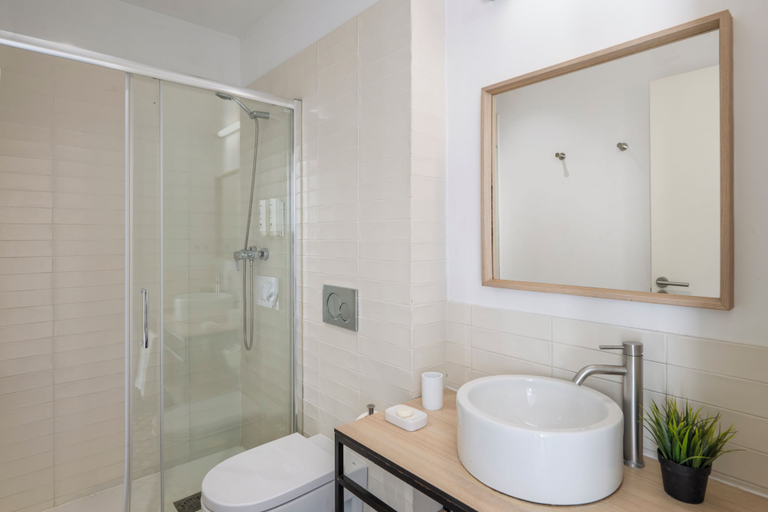 Bathroom 4, Aspasios Poblenou Apartments, Barcelona