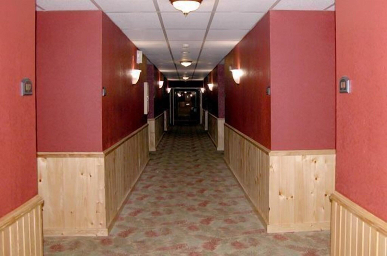 Public Area 2, Edgewater Hotel - Gatlinburg, Sevier