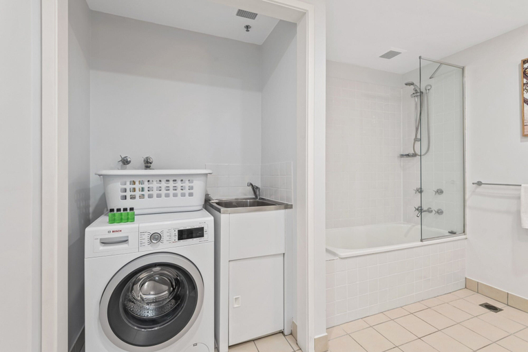 Bathroom 3, Sleek Kensington 2-bed With BBQ Area & Gym, Melbourne