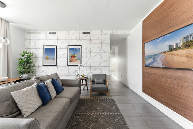 Room 5, South Beach Sleek 2BR Getaway, Miami-Dade