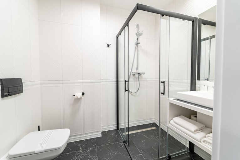 Bathroom 4, Hotel Piast, Ople