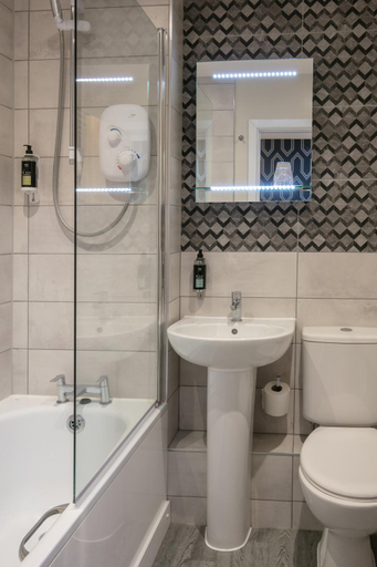 Bathroom 4, Best Western The Compass Inn, South Gloucestershire