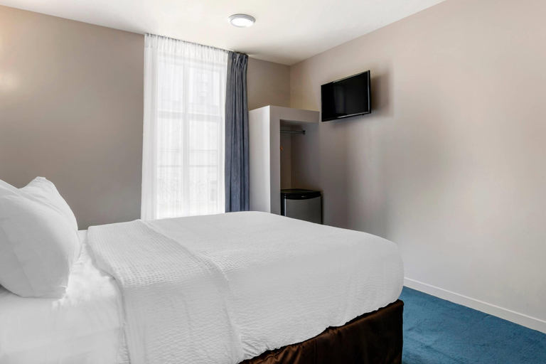 Bedroom 5, Econo Lodge, Montréal