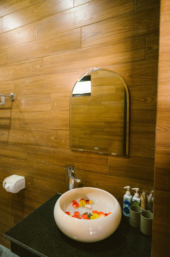 Bathroom 4, Hoi An Nguyen Homestay, Da Nang
