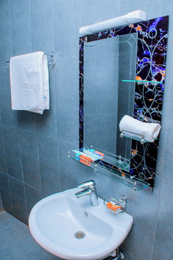 Bathroom shower, Kivu Breeze Hotel, Karongi