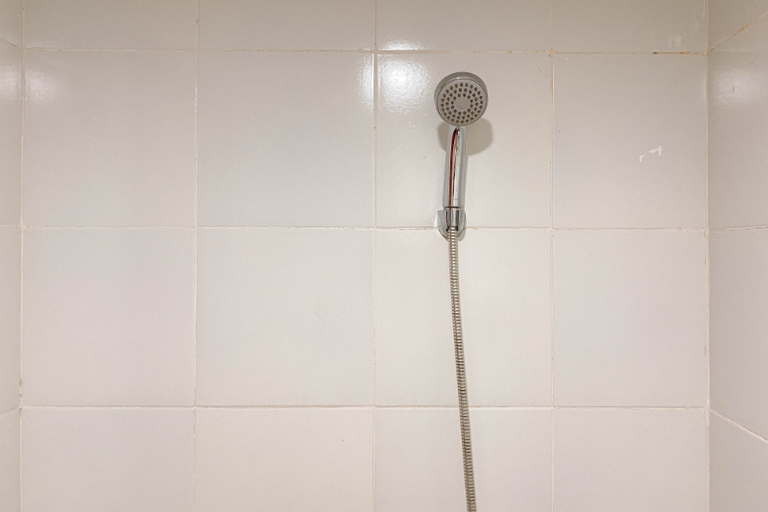 Bathroom 5, Warm and Simple 1BR Apartment at Vittoria Residence By Travelio, Jakarta Barat