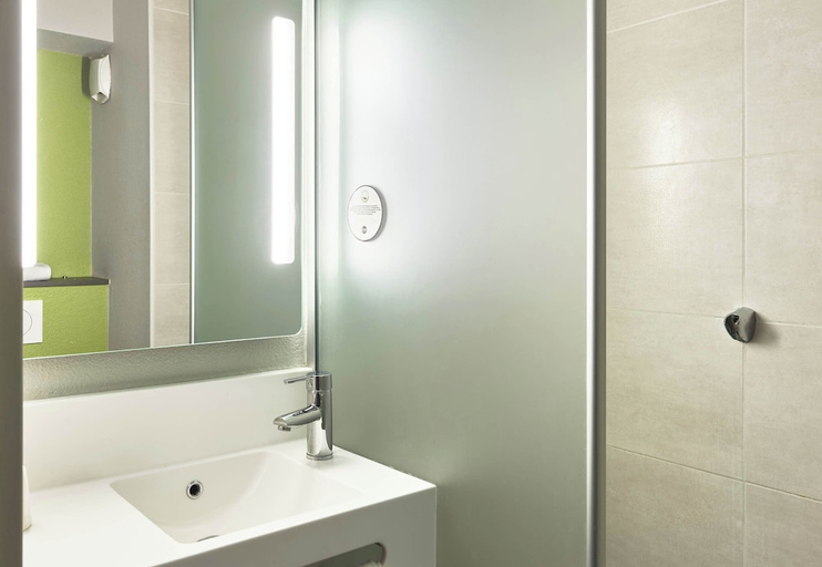 Bathroom, B&B HOTEL Paris Est Bobigny, Seine-Saint-Denis